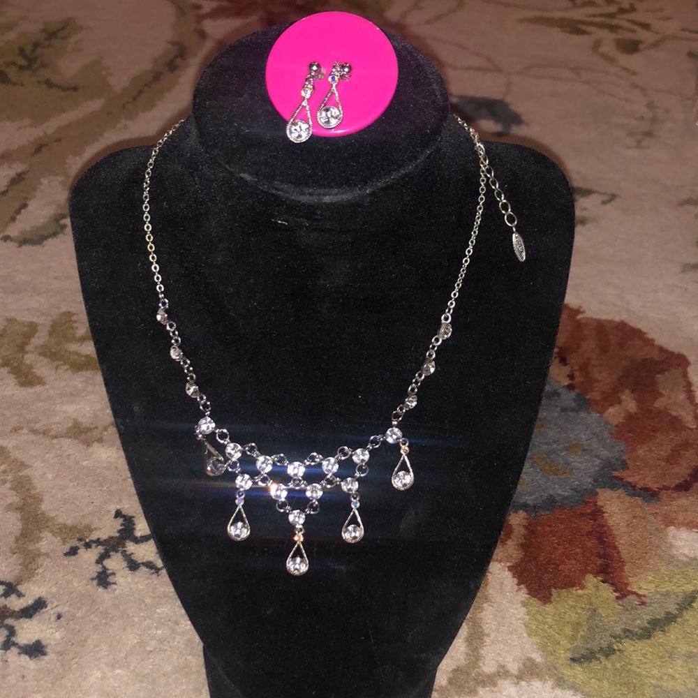 Boutique Silver Rhinestone Earring Necklace Set